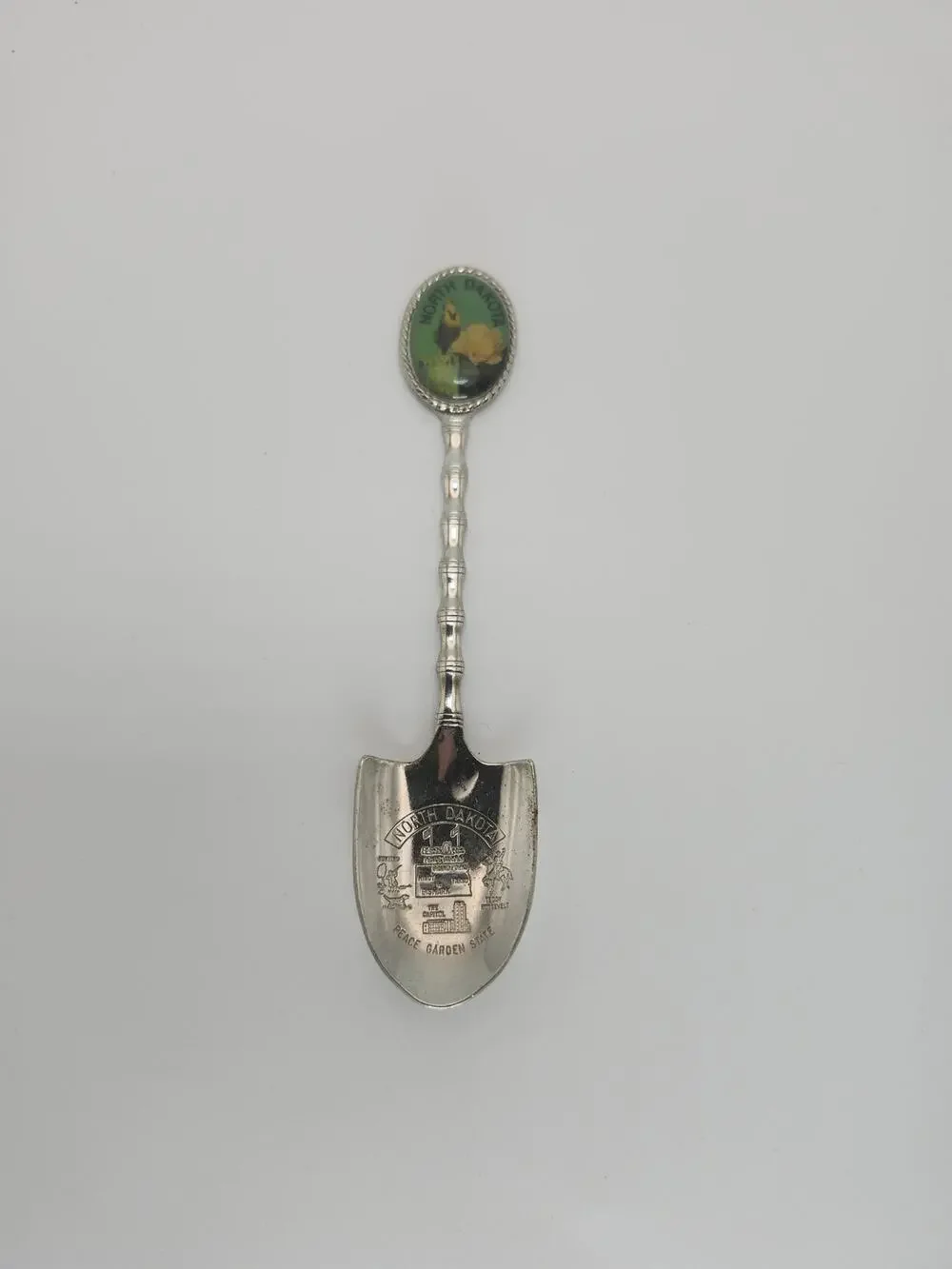 North Dakota Enamel Shovel Souvenir Collector Spoon Peace Garden State